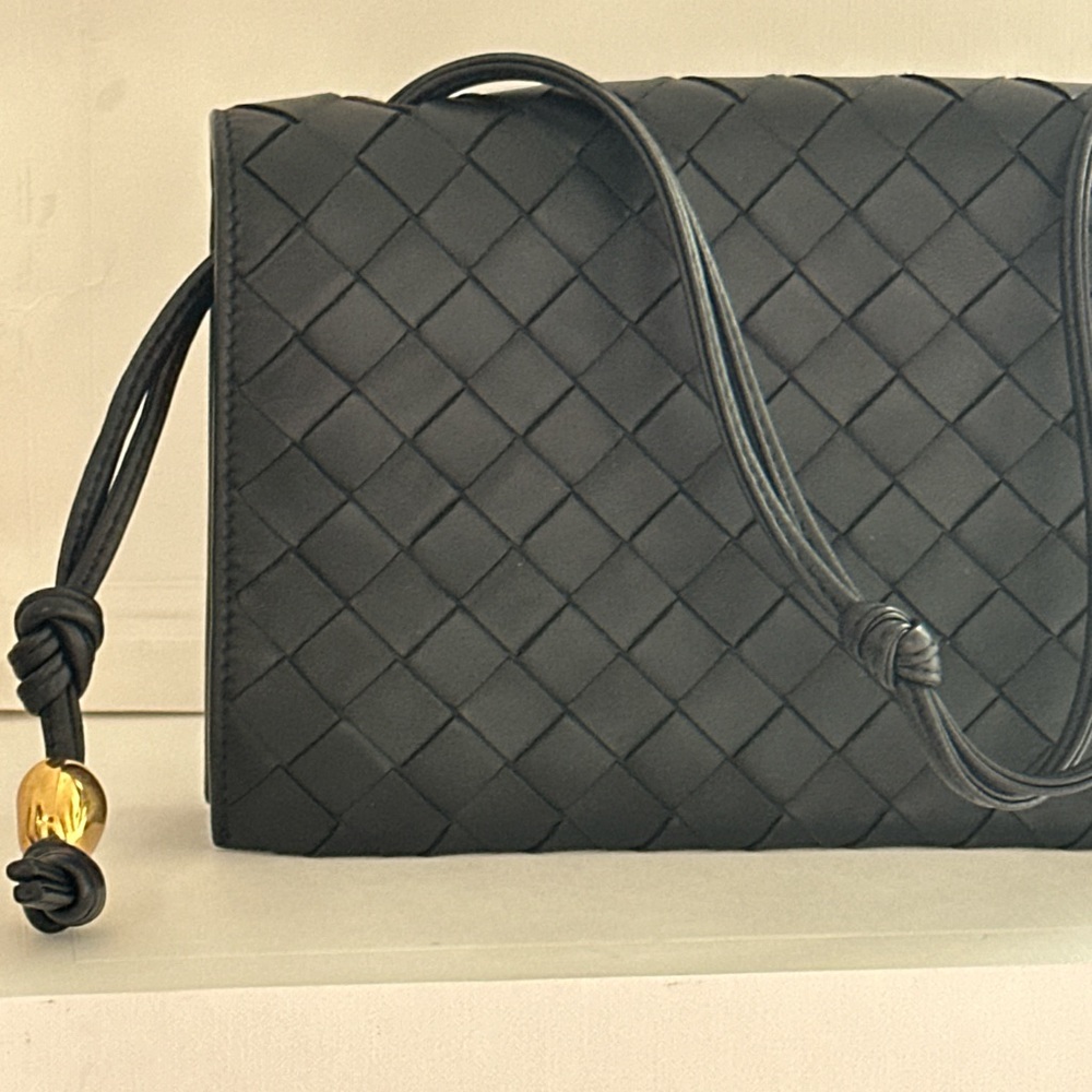 2023 Bottega Veneta Trio Intrecciato Black Lamb Leather Timeless Woven Handbag